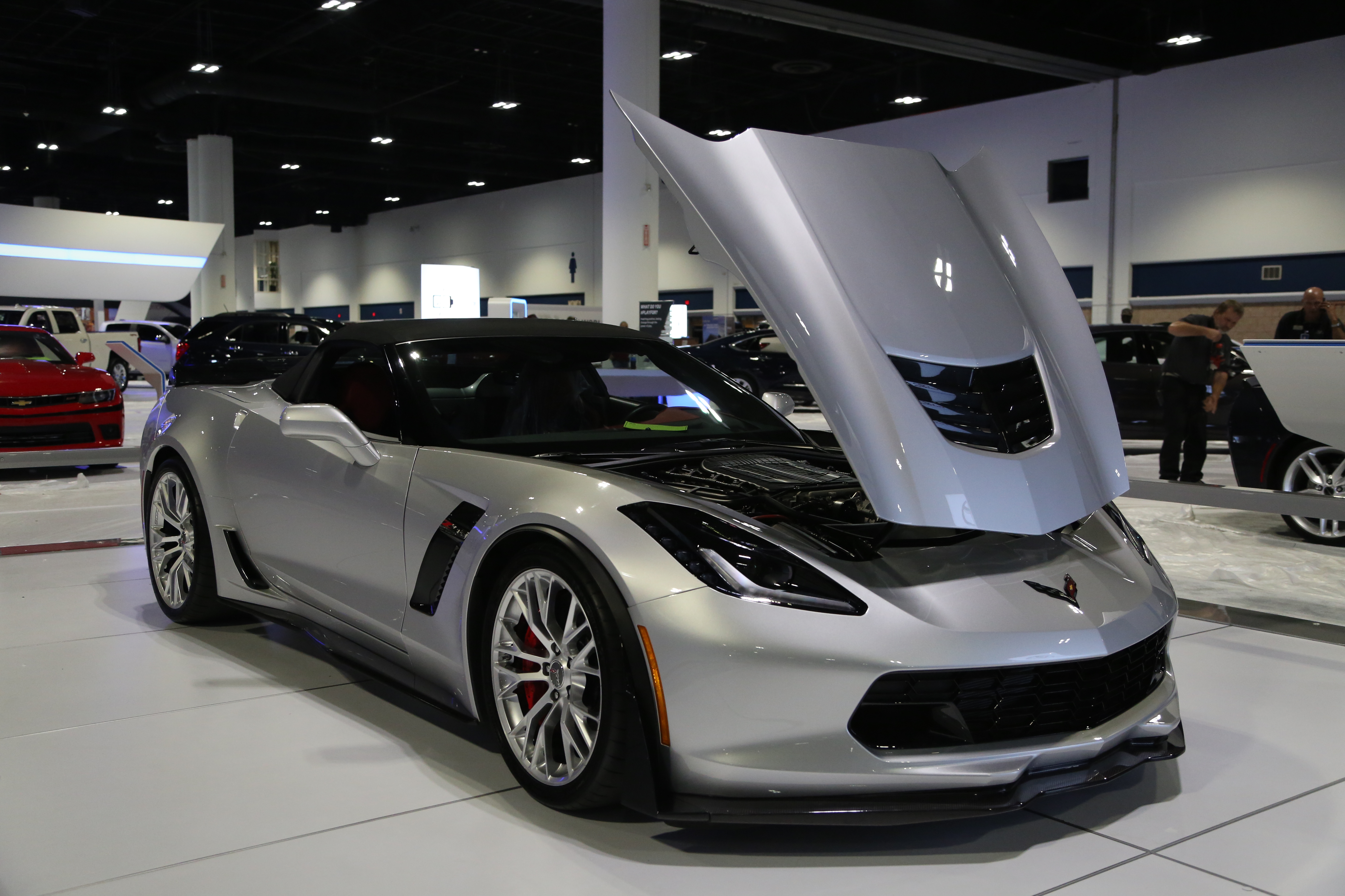 Z06 with optional floating hood.
